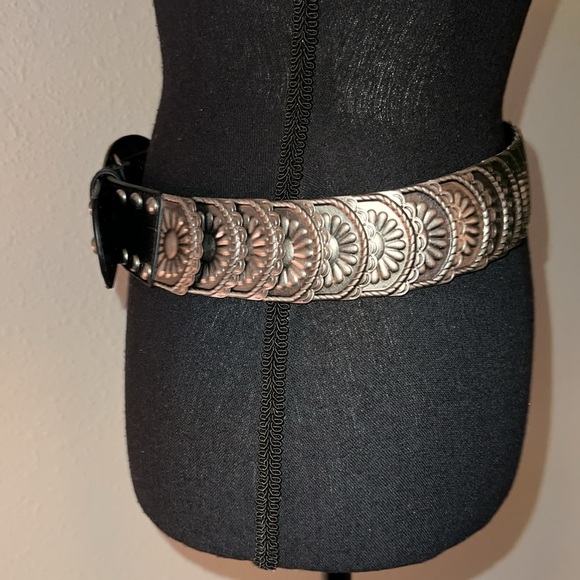Women’s Vintage Silver Tone Coin Stretch Belt 80s Shiny Disc Metal Cincher Belt - Picture 10 of 16